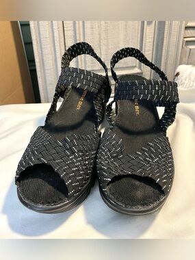 *NWOT* Bernie Mev Fame Sandals - Womens Sz 9.5 - Black & Silver - Strappy/Comfor